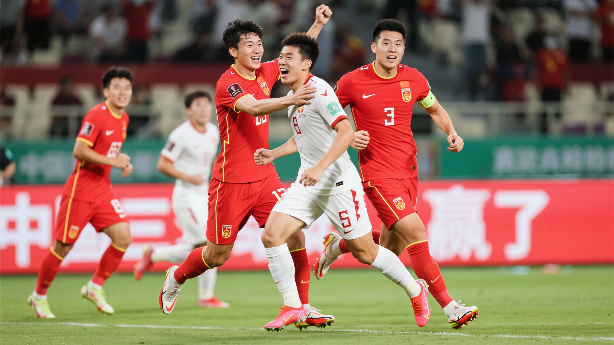 国足新帅为什么是邵佳一 正因如此,中国男足能够在这场比赛中取得胜利,意义远不止于三个字"赢了"。这是一次